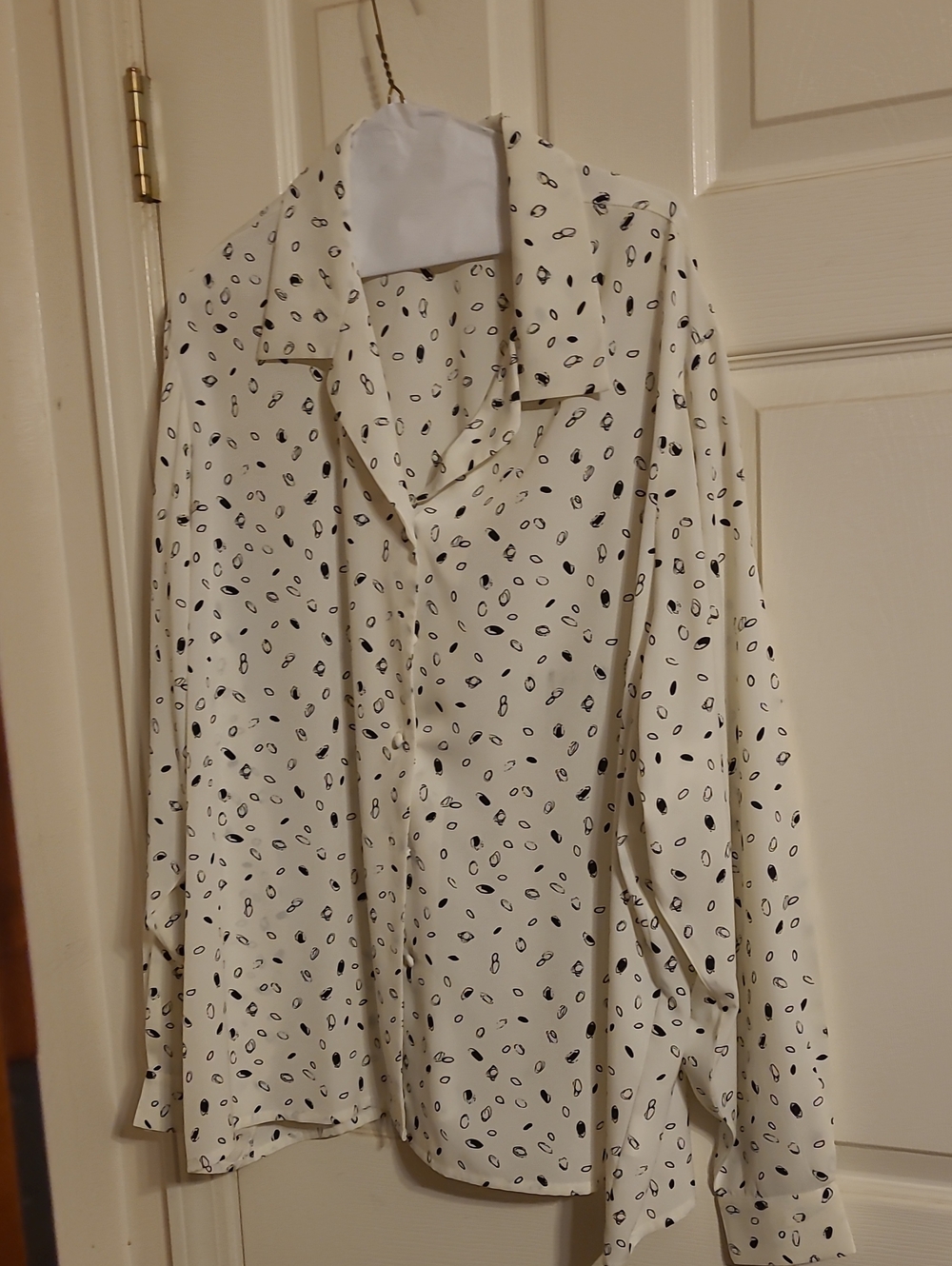 Women's Cream Printed Long-Sleeve Button-Up Blouse